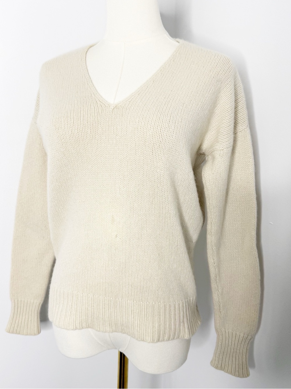 Theory Ivory 100% Cashmere V-Neck Sweater Size P Petite Flawed